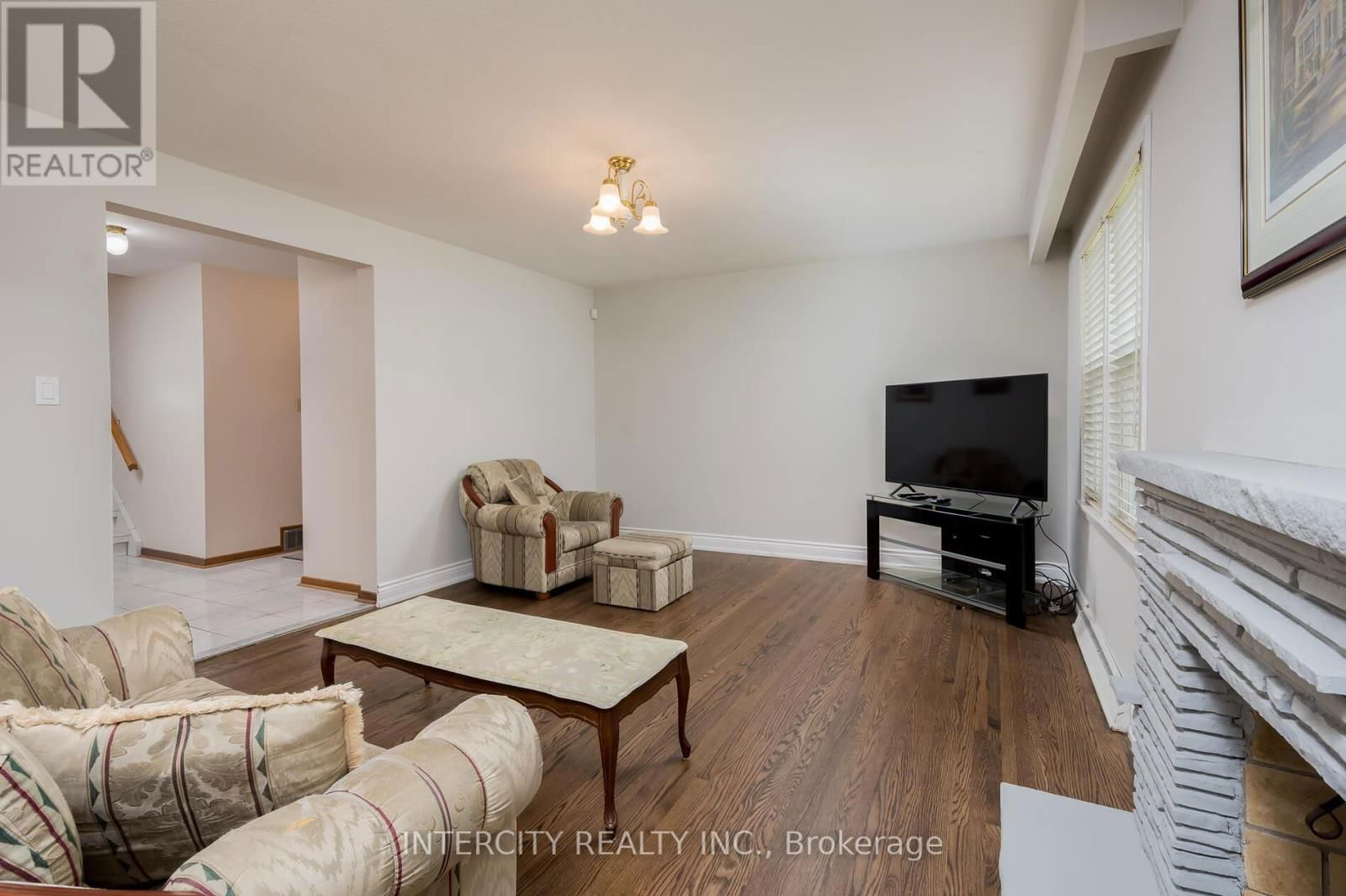 852 GLENCAIRN AVENUE Image 22