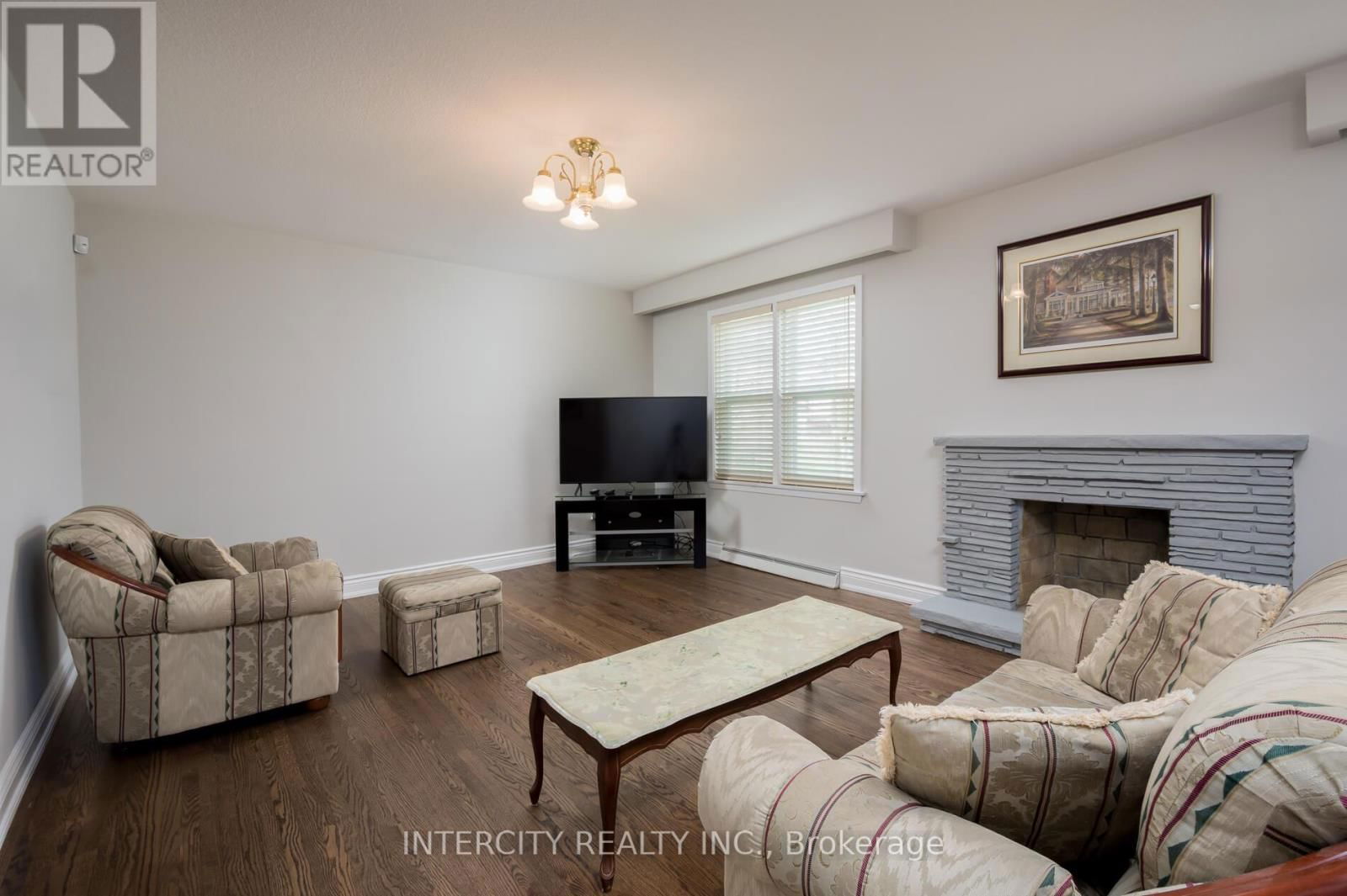 852 GLENCAIRN AVENUE Image 23