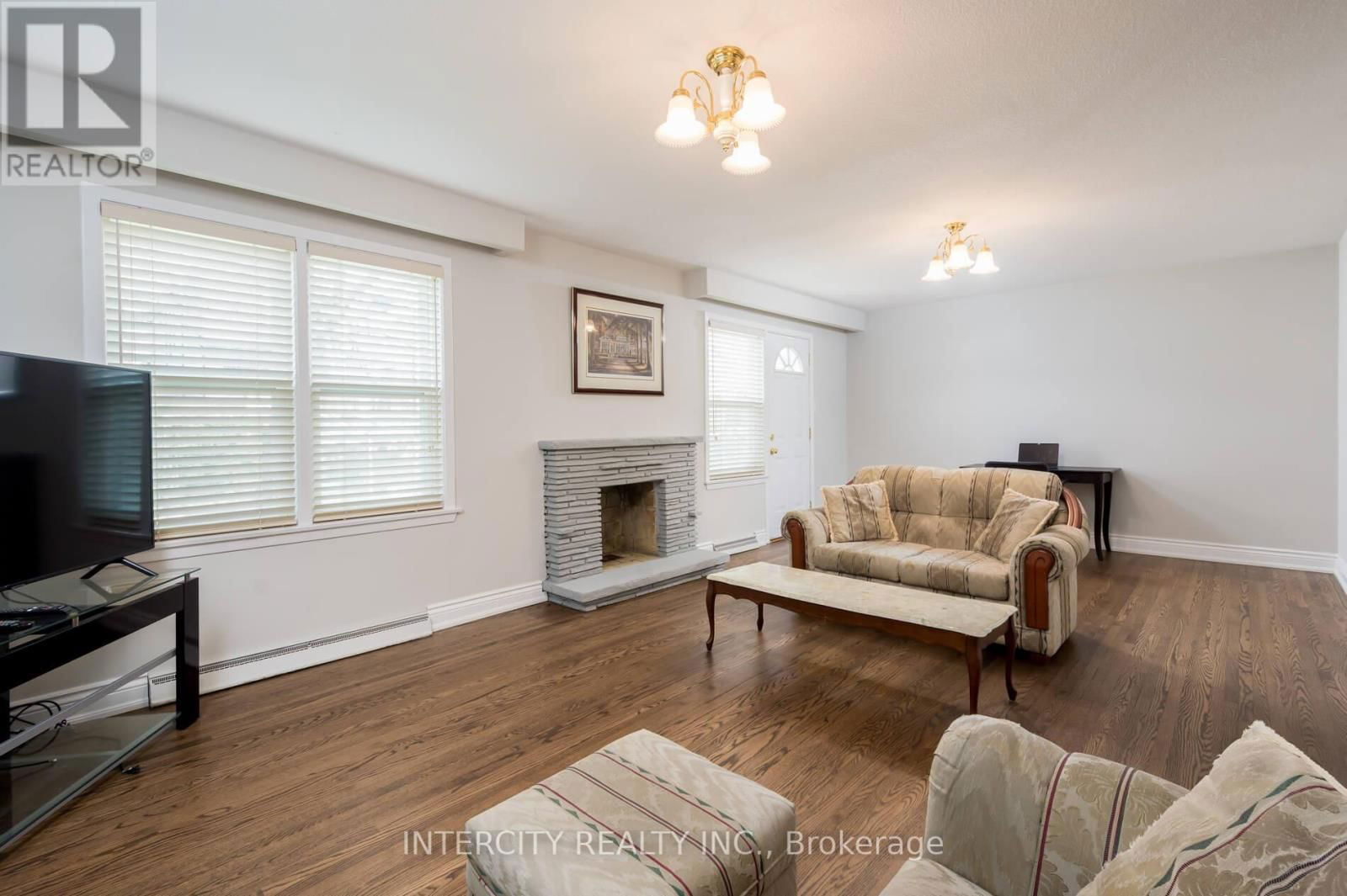 852 GLENCAIRN AVENUE Image 24