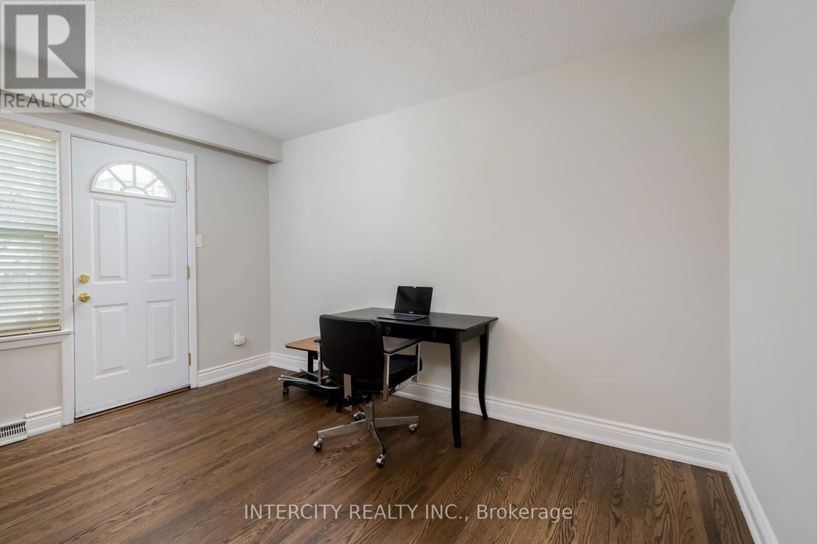 852 GLENCAIRN AVENUE Image 25
