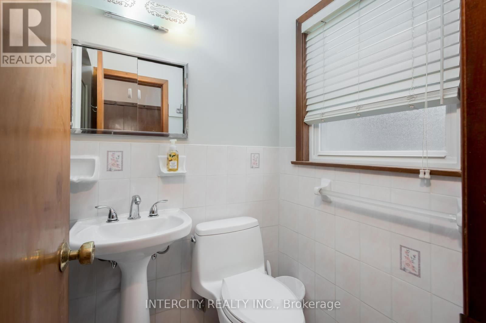 852 GLENCAIRN AVENUE Image 27