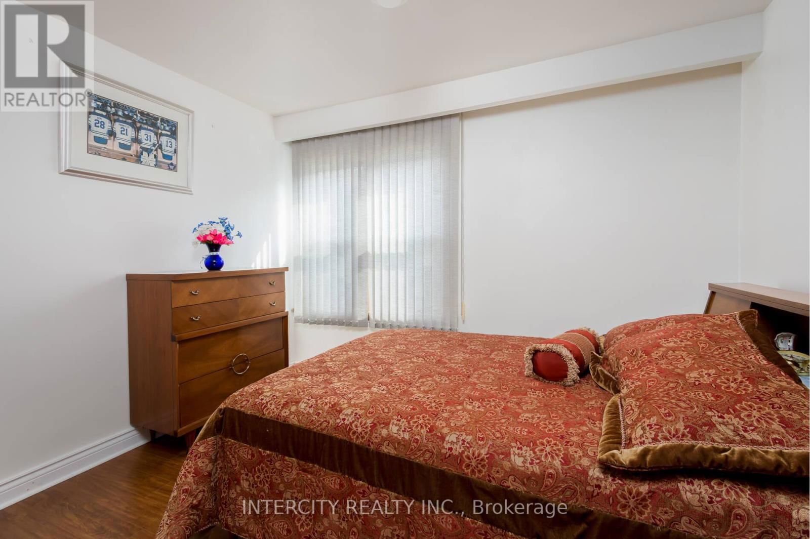 852 GLENCAIRN AVENUE Image 28