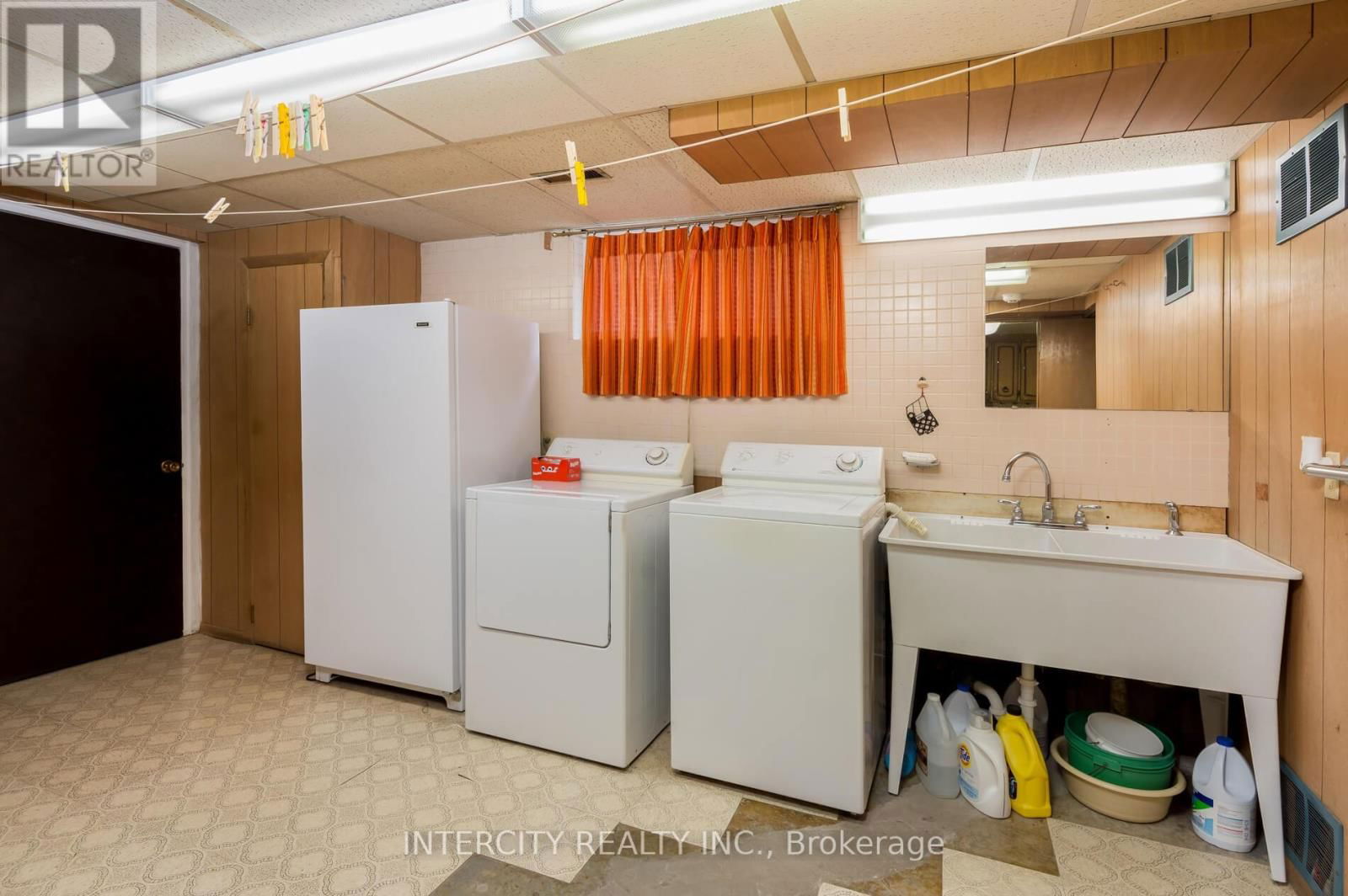 852 GLENCAIRN AVENUE Image 33
