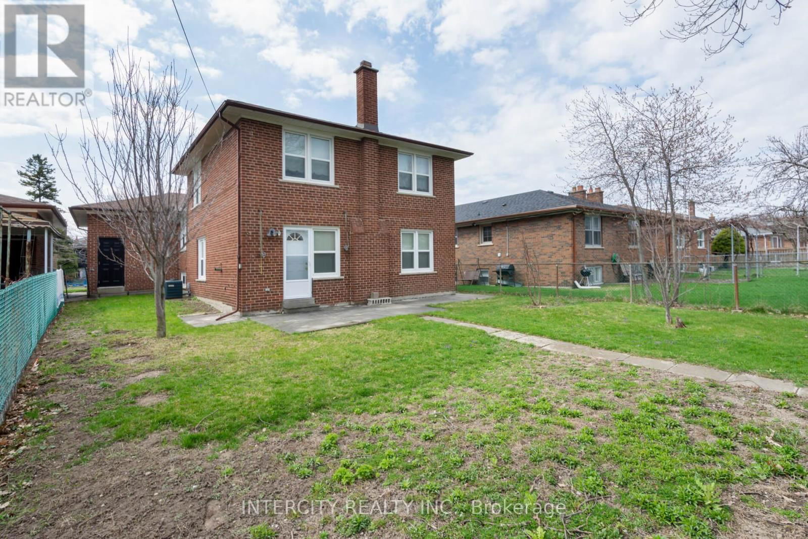 852 GLENCAIRN AVENUE Image 38