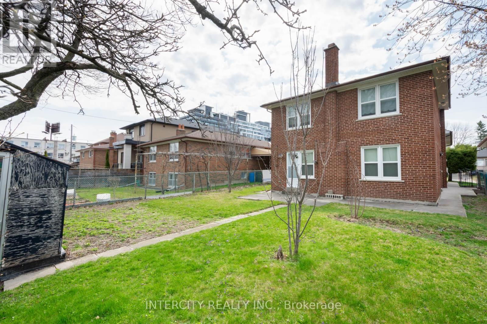 852 GLENCAIRN AVENUE Image 40