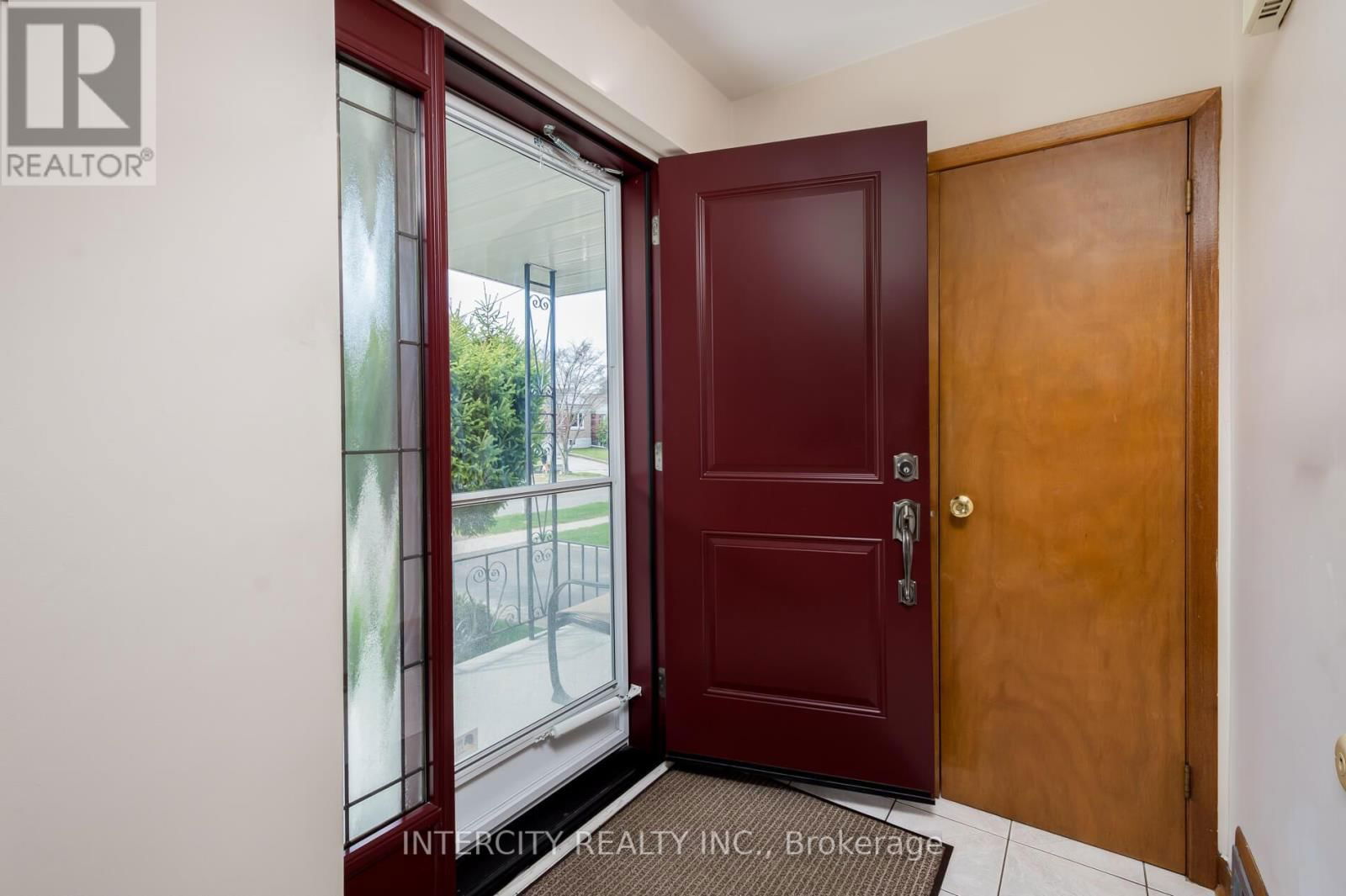 852 GLENCAIRN AVENUE Image 5