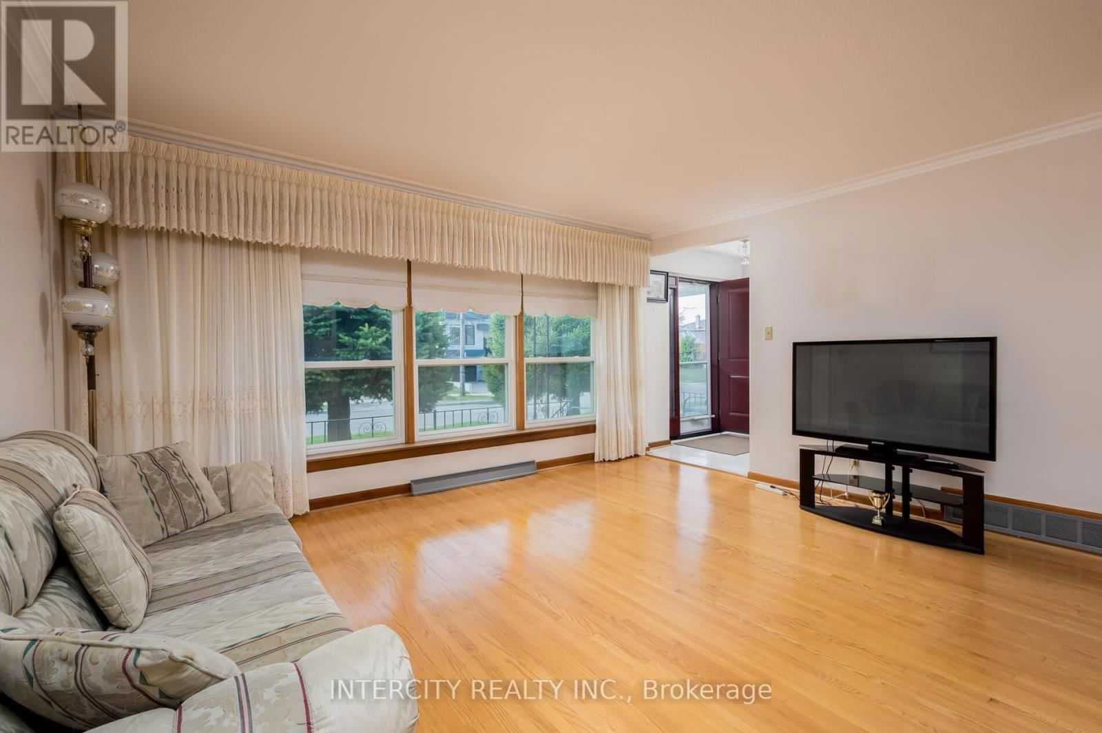 852 GLENCAIRN AVENUE Image 7