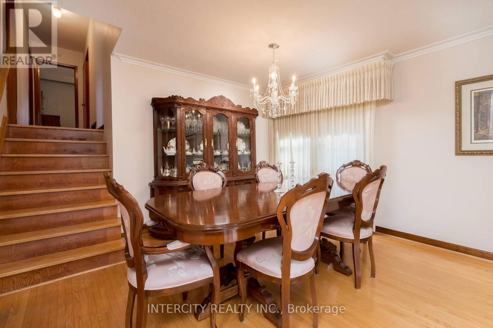 852 GLENCAIRN AVENUE Image 9