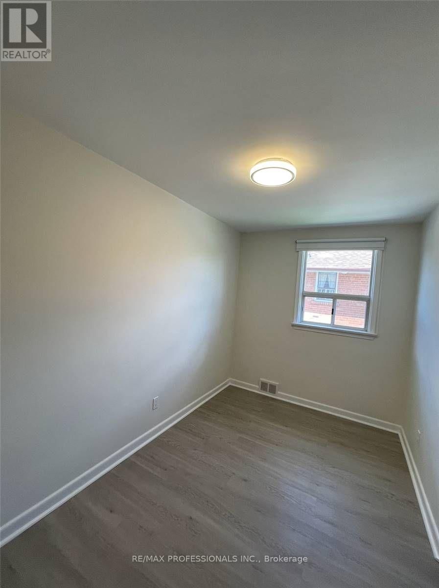 Main - 41 WOOLGAR AVENUE Image 16