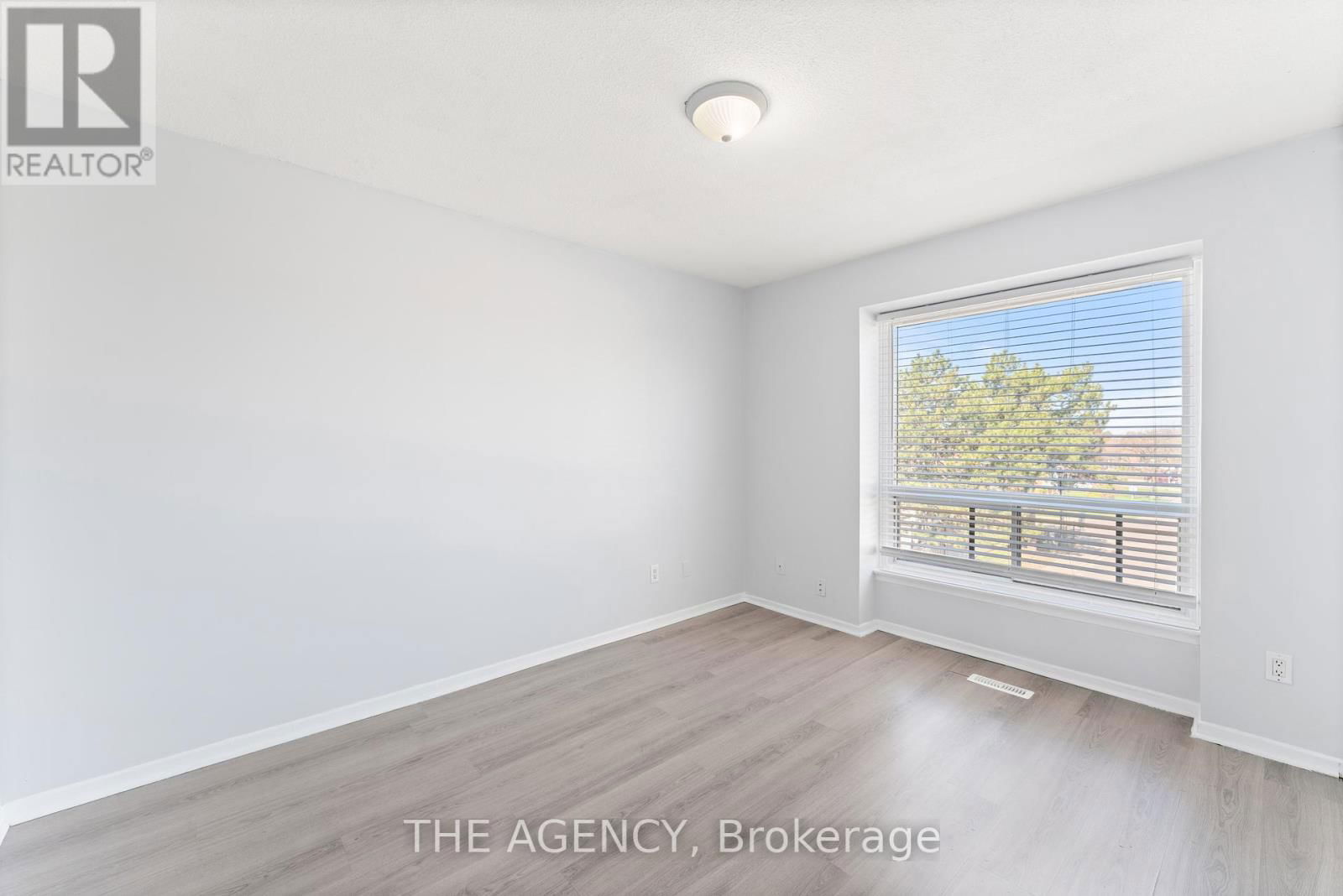 35 - 35 MCMULLEN CRESCENT Image 14