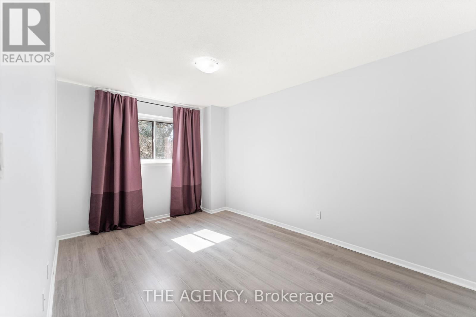 35 - 35 MCMULLEN CRESCENT Image 16