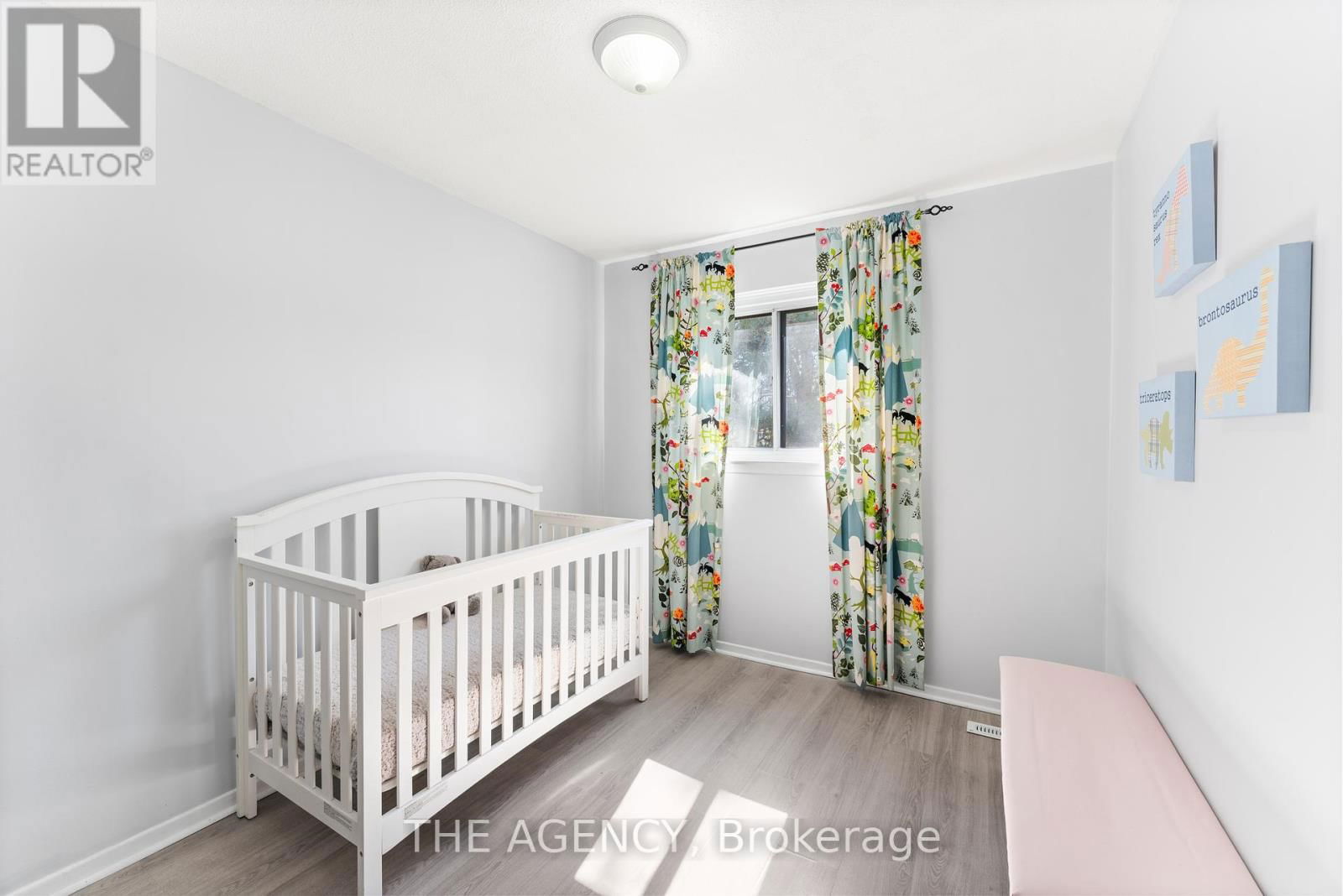 35 - 35 MCMULLEN CRESCENT Image 18