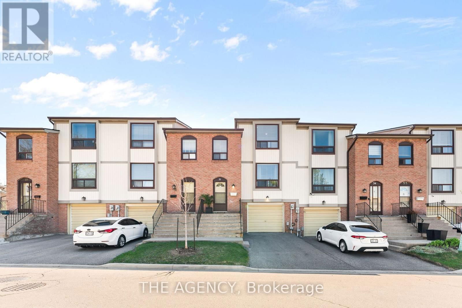 35 - 35 MCMULLEN CRESCENT Image 2