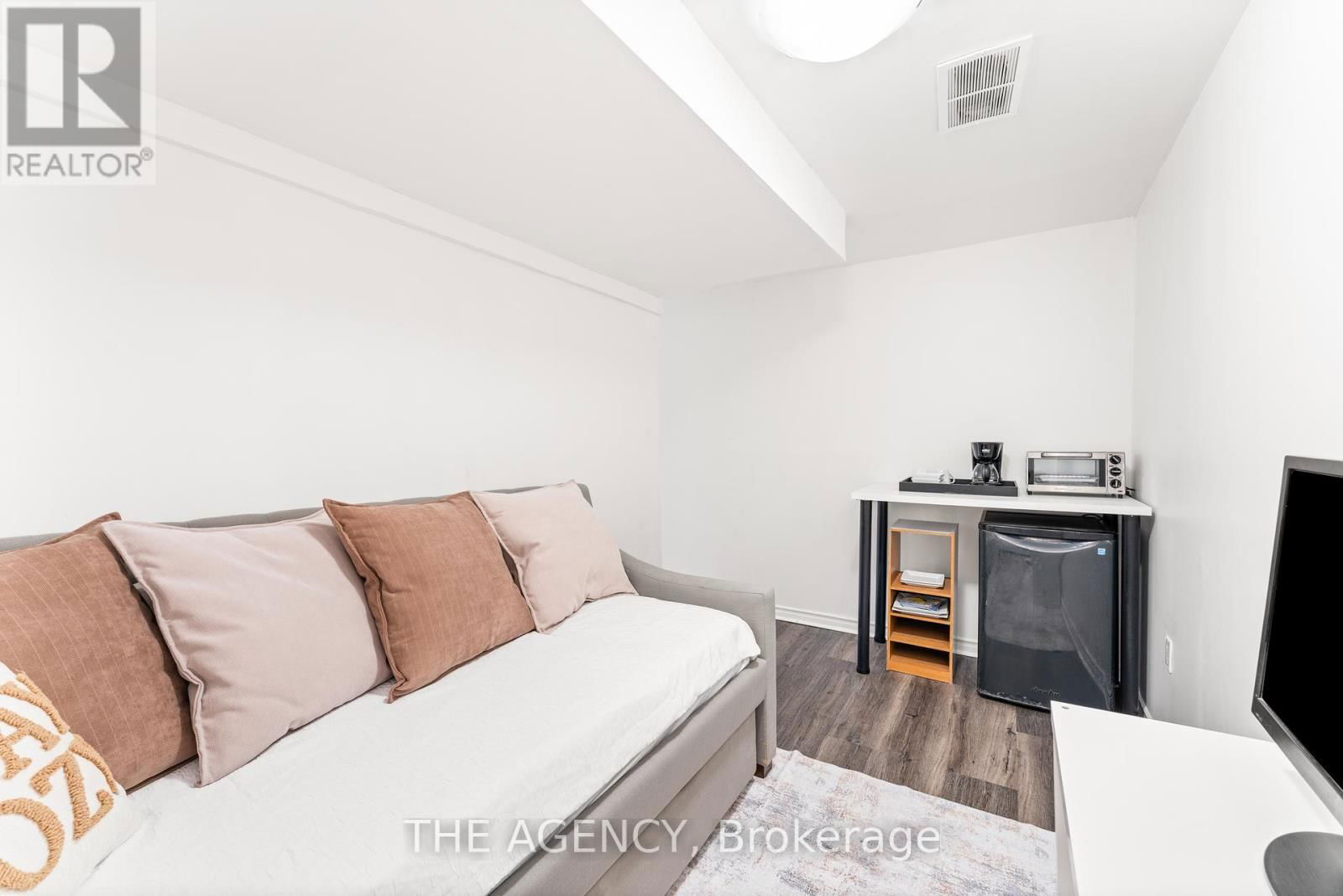 35 - 35 MCMULLEN CRESCENT Image 22