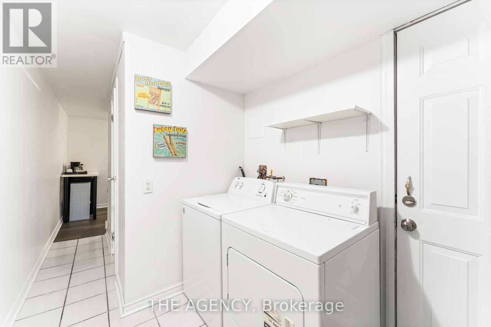35 - 35 MCMULLEN CRESCENT Image 24