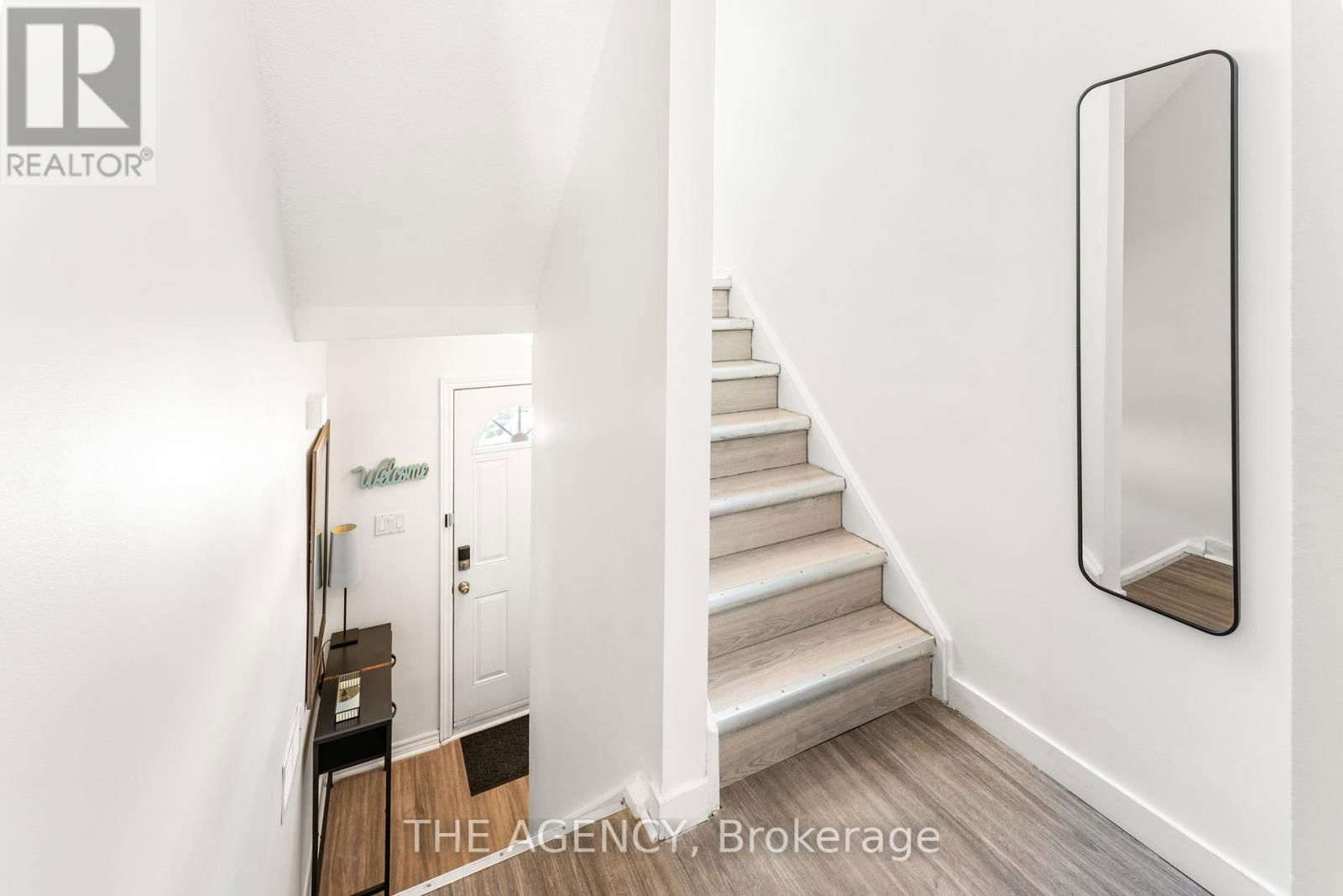 35 - 35 MCMULLEN CRESCENT Image 4