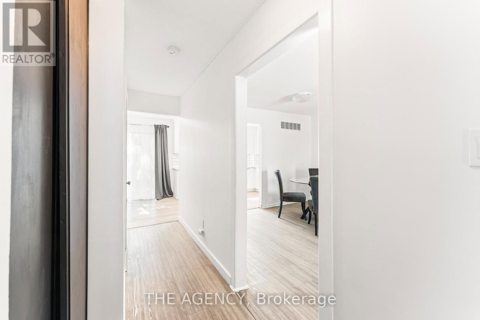 35 - 35 MCMULLEN CRESCENT Image 5
