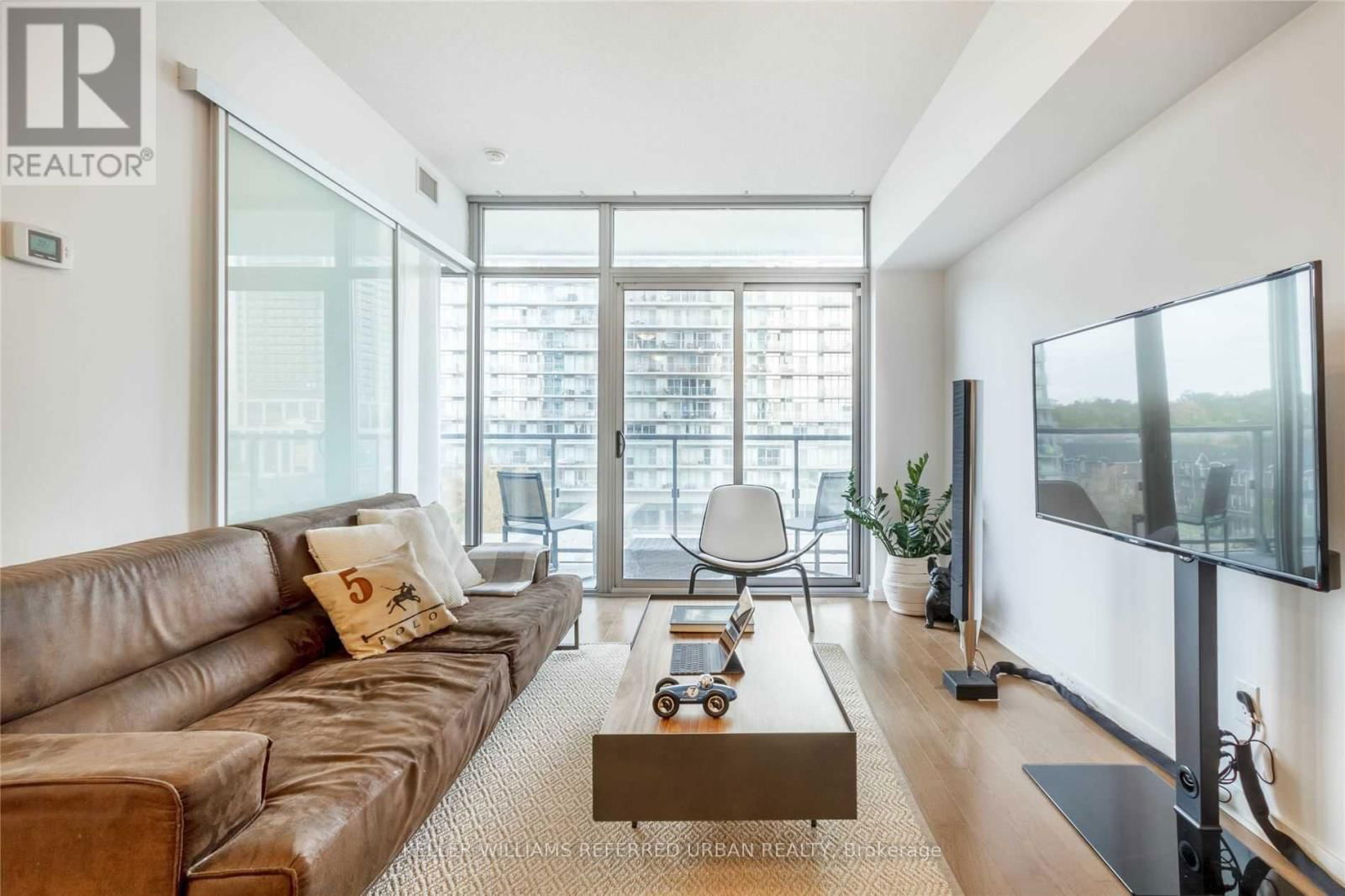 501 - 105 THE QUEENSWAY Image 8