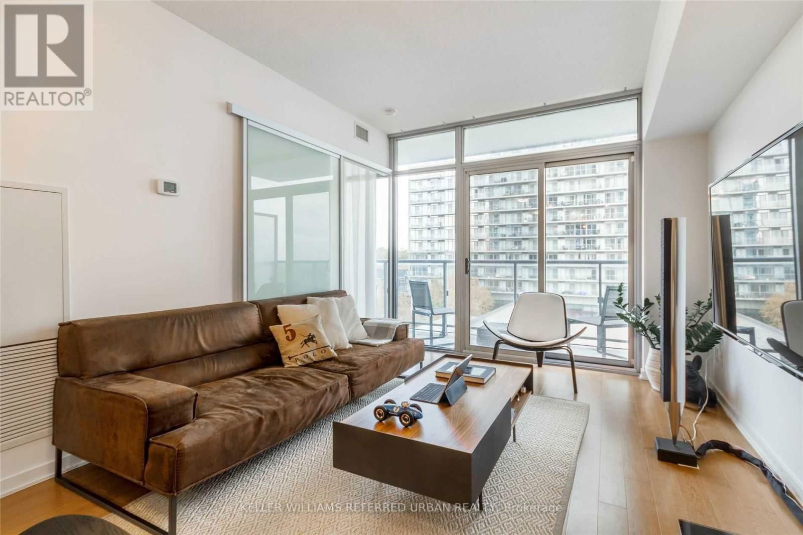 501 - 105 THE QUEENSWAY Image 9