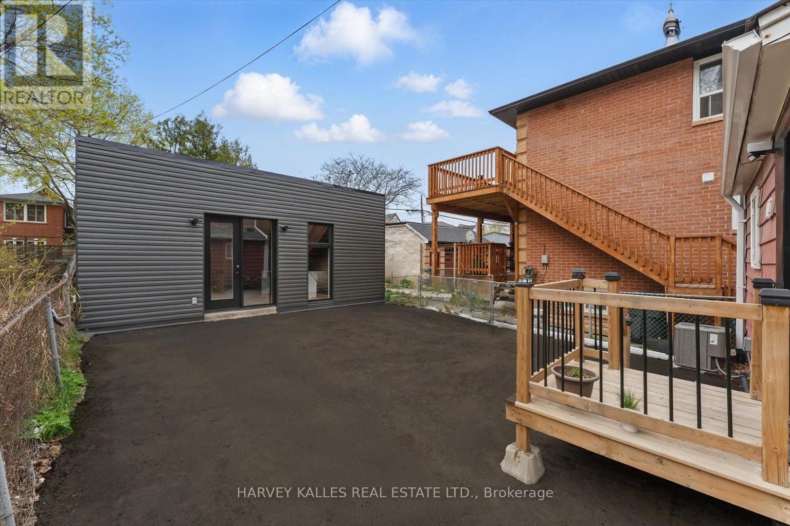 1064 DUFFERIN STREET Image 16