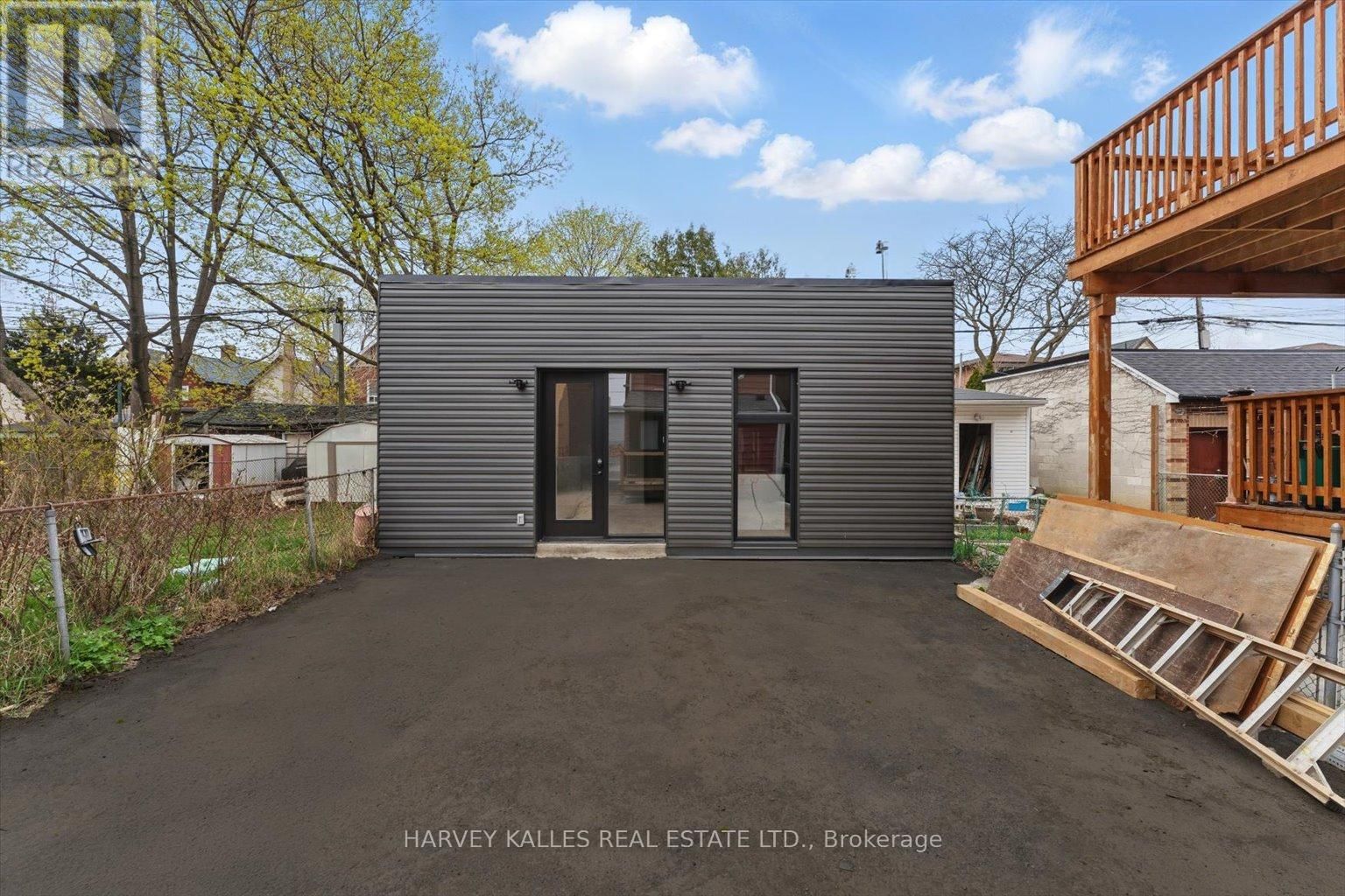1064 DUFFERIN STREET Image 19