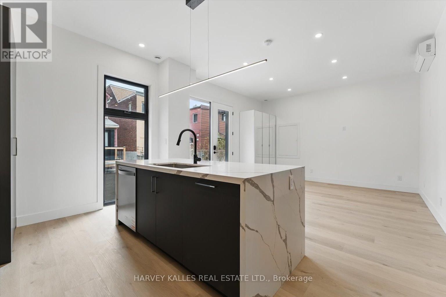 1064 DUFFERIN STREET Image 5