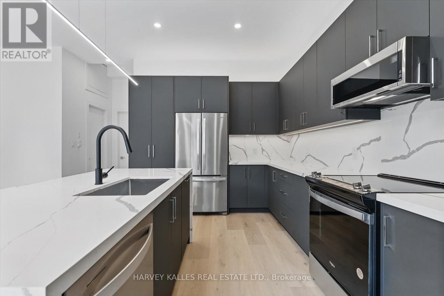 1064 DUFFERIN STREET Image 8