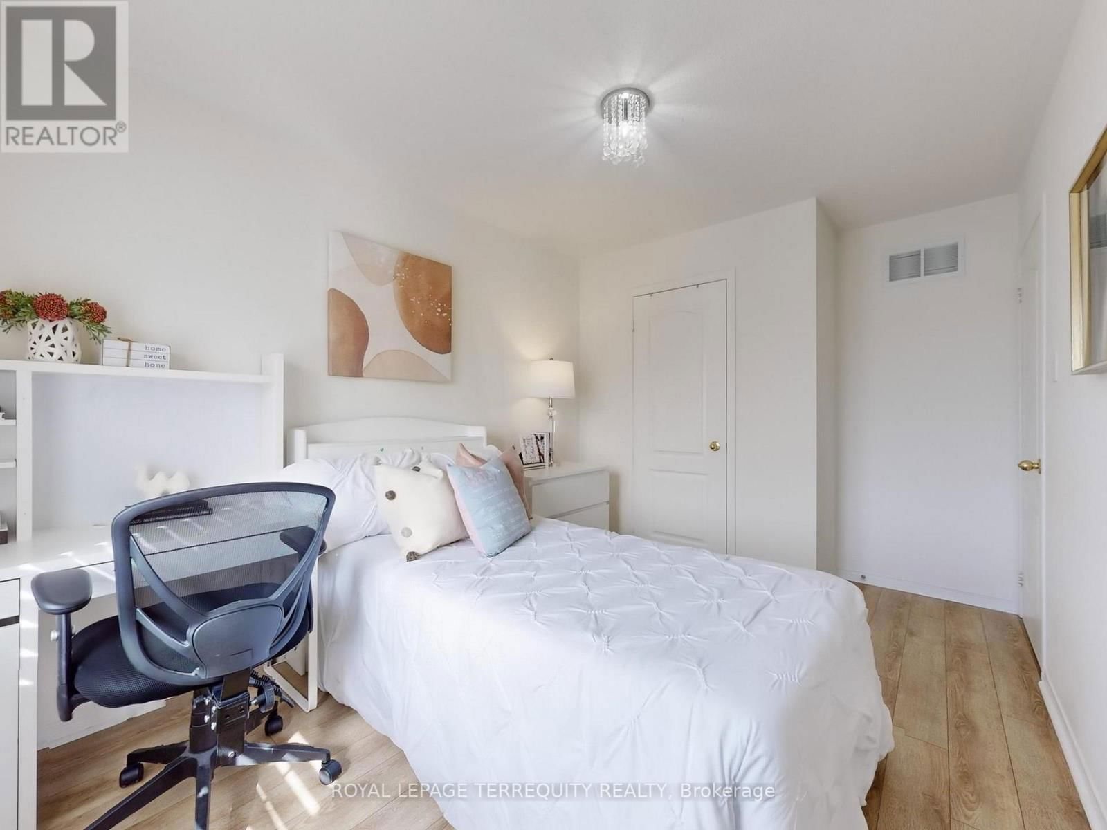 57 - 6399 SPINNAKER CIRCLE Image 17