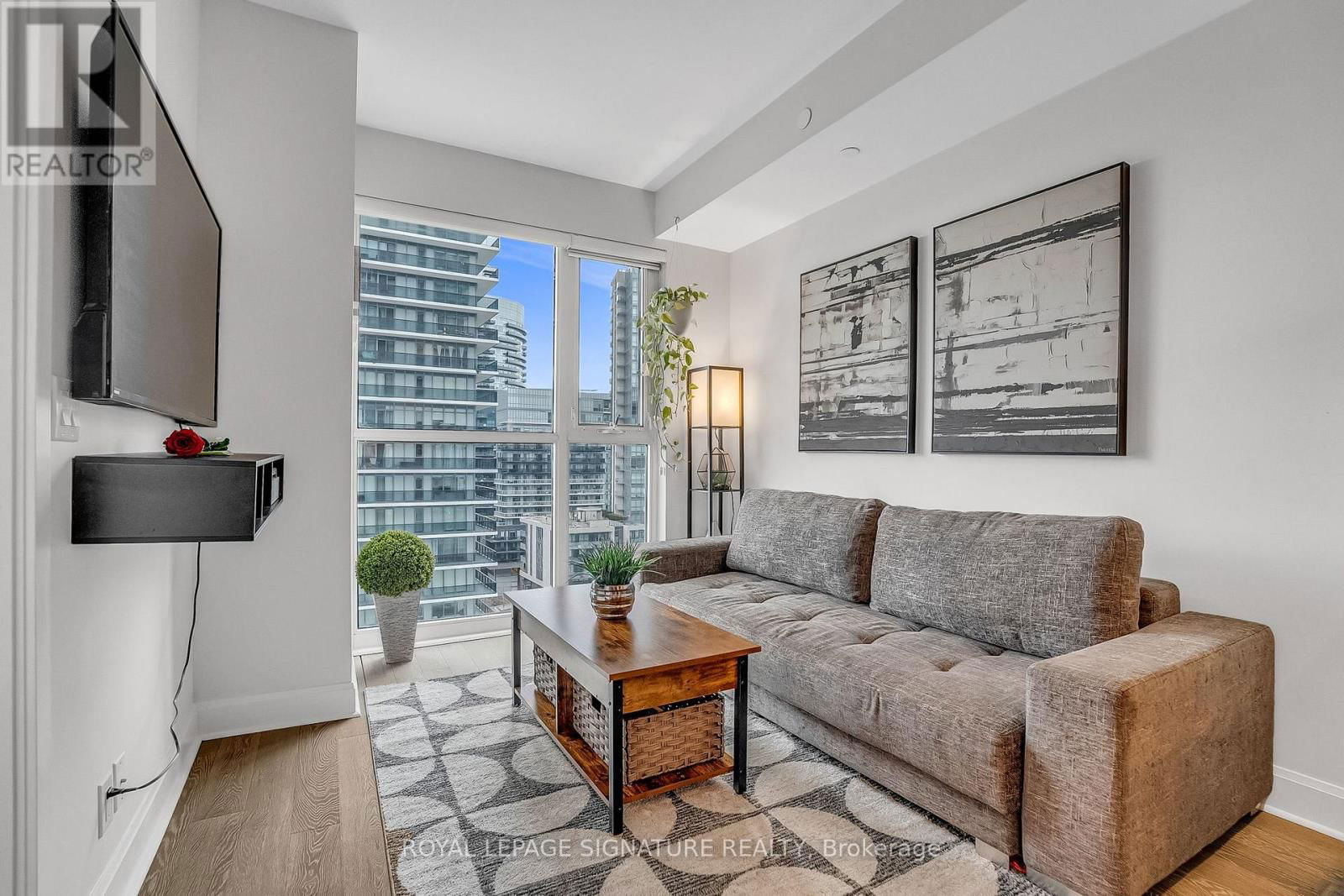 1105 - 33 SHORE BREEZE DRIVE Image 1