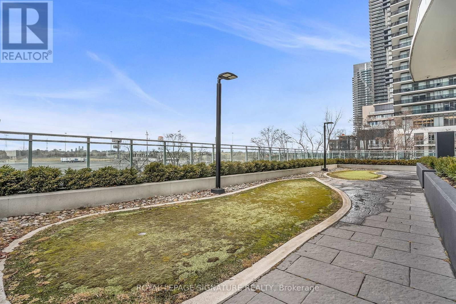 1105 - 33 SHORE BREEZE DRIVE Image 32