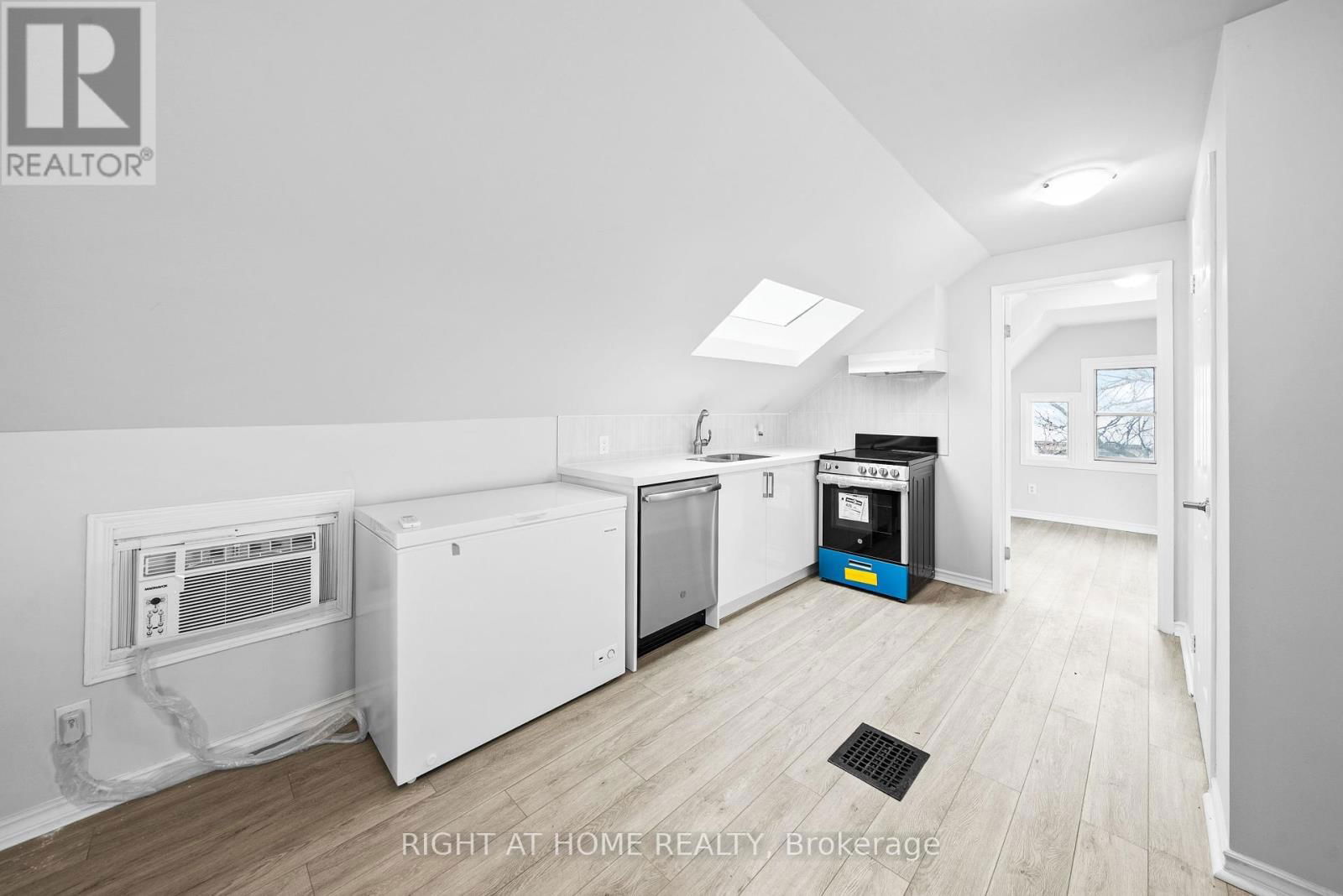 134 MILLICENT STREET Image 24