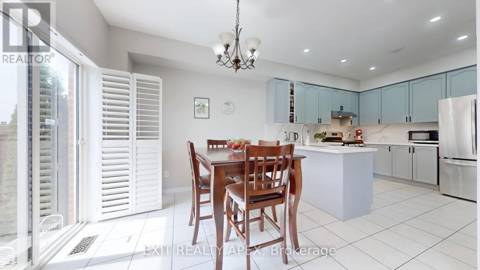 77 COMMODORE DRIVE Image 11