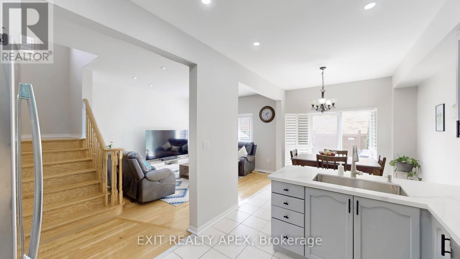 77 COMMODORE DRIVE Image 13