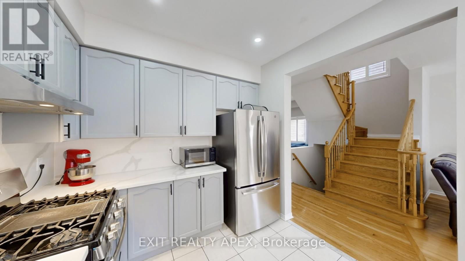 77 COMMODORE DRIVE Image 14