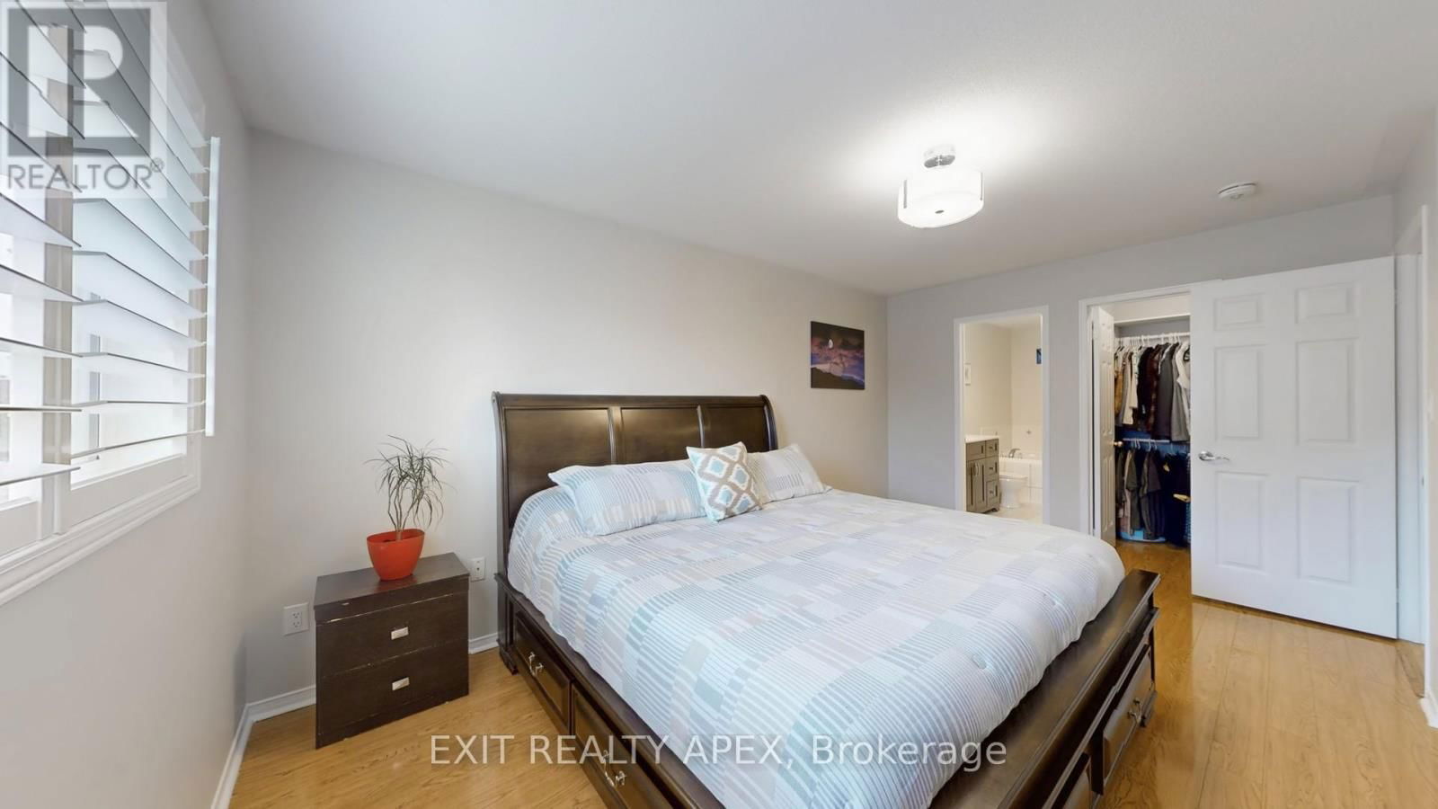 77 COMMODORE DRIVE Image 23