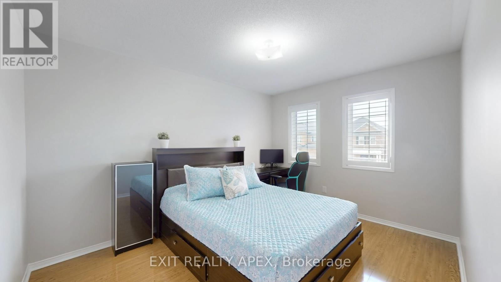 77 COMMODORE DRIVE Image 25
