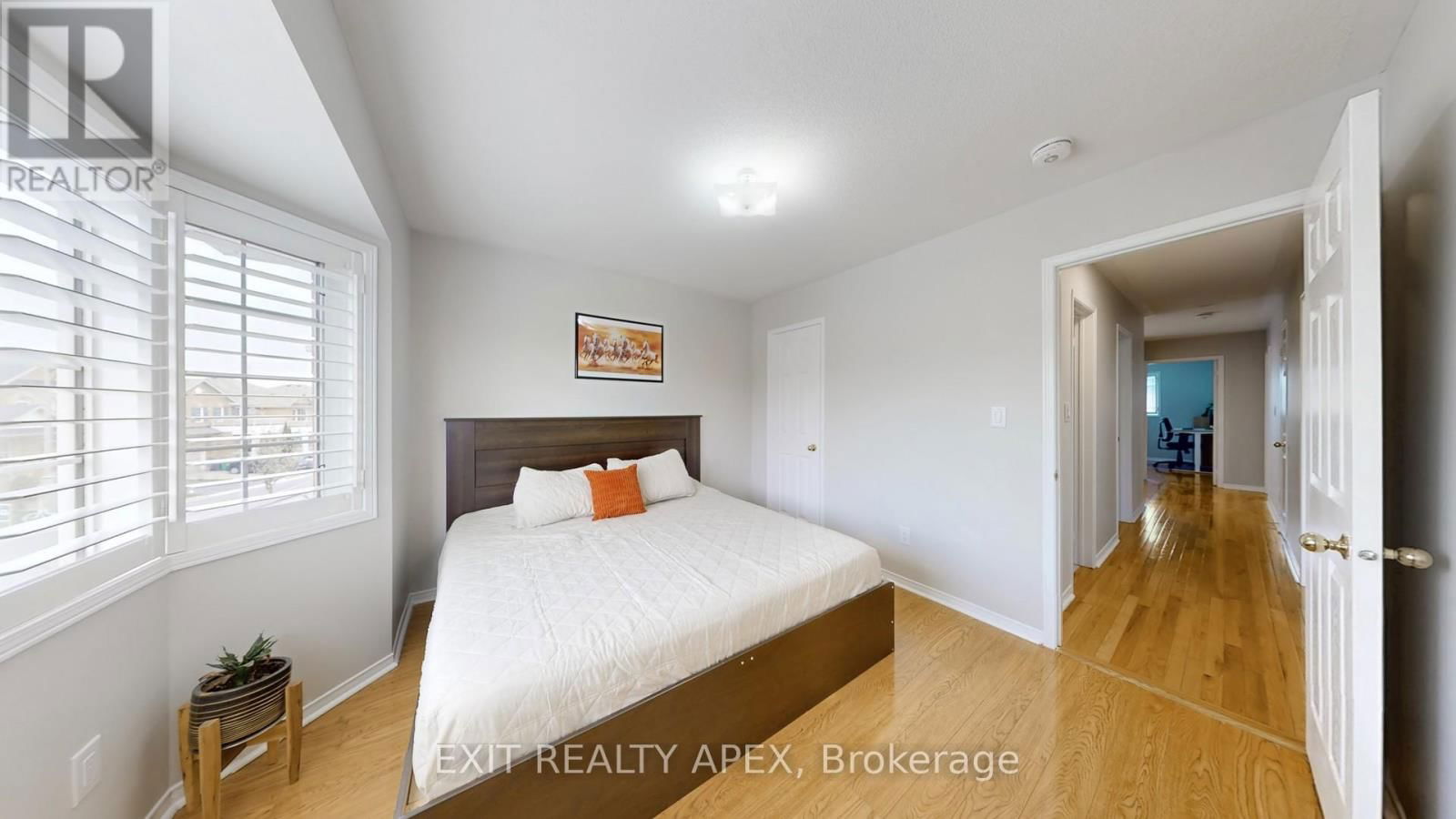 77 COMMODORE DRIVE Image 31