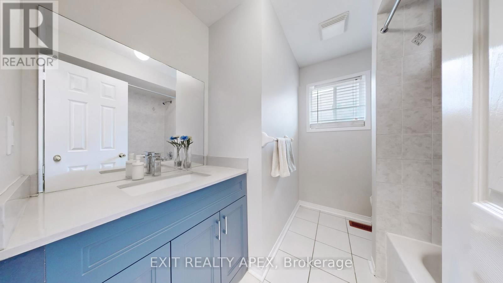 77 COMMODORE DRIVE Image 34
