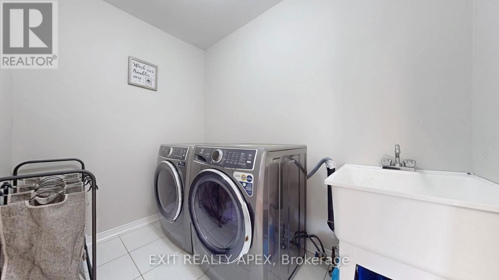 77 COMMODORE DRIVE Image 35