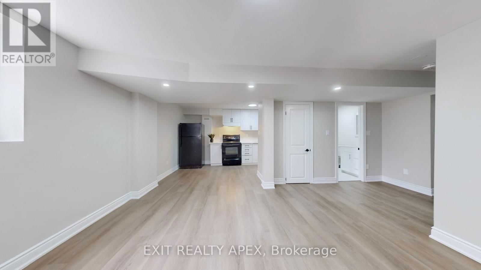 77 COMMODORE DRIVE Image 40