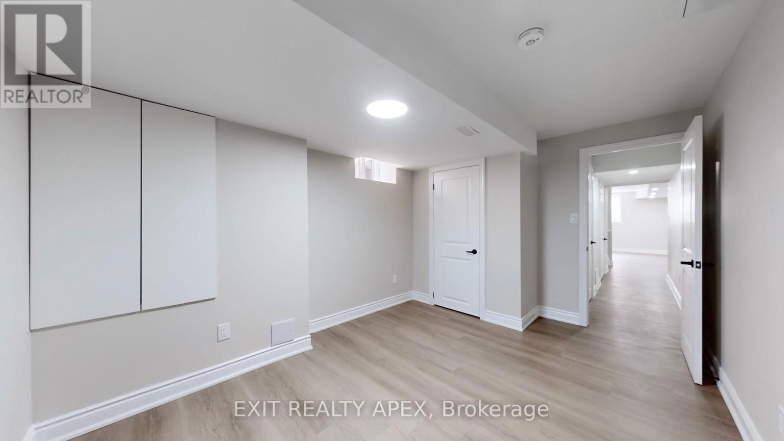 77 COMMODORE DRIVE Image 43