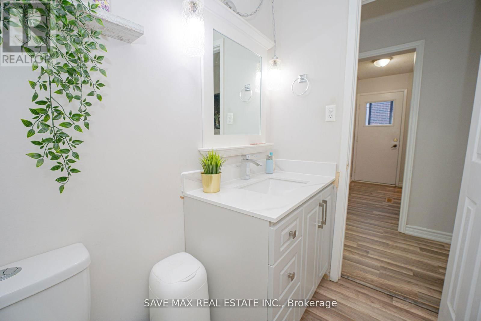 8 JOANNE COURT Image 16