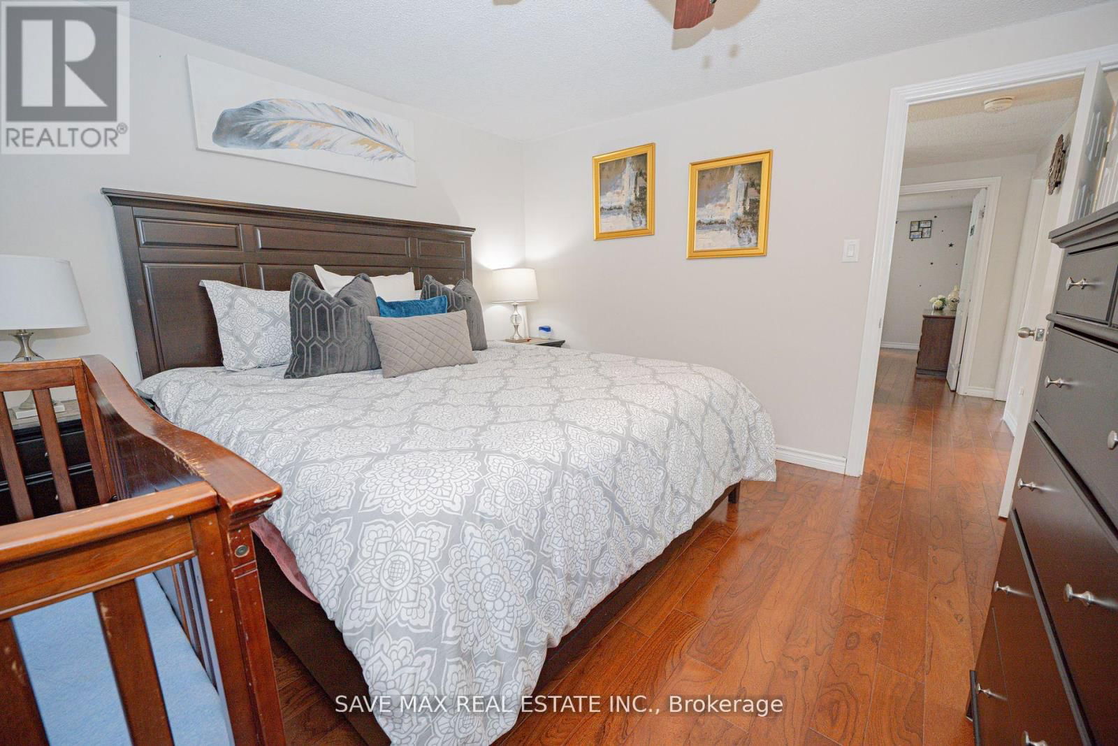 8 JOANNE COURT Image 17
