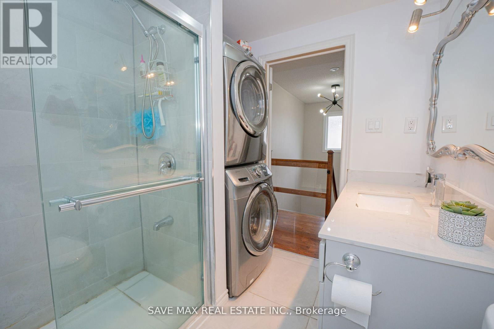 8 JOANNE COURT Image 22
