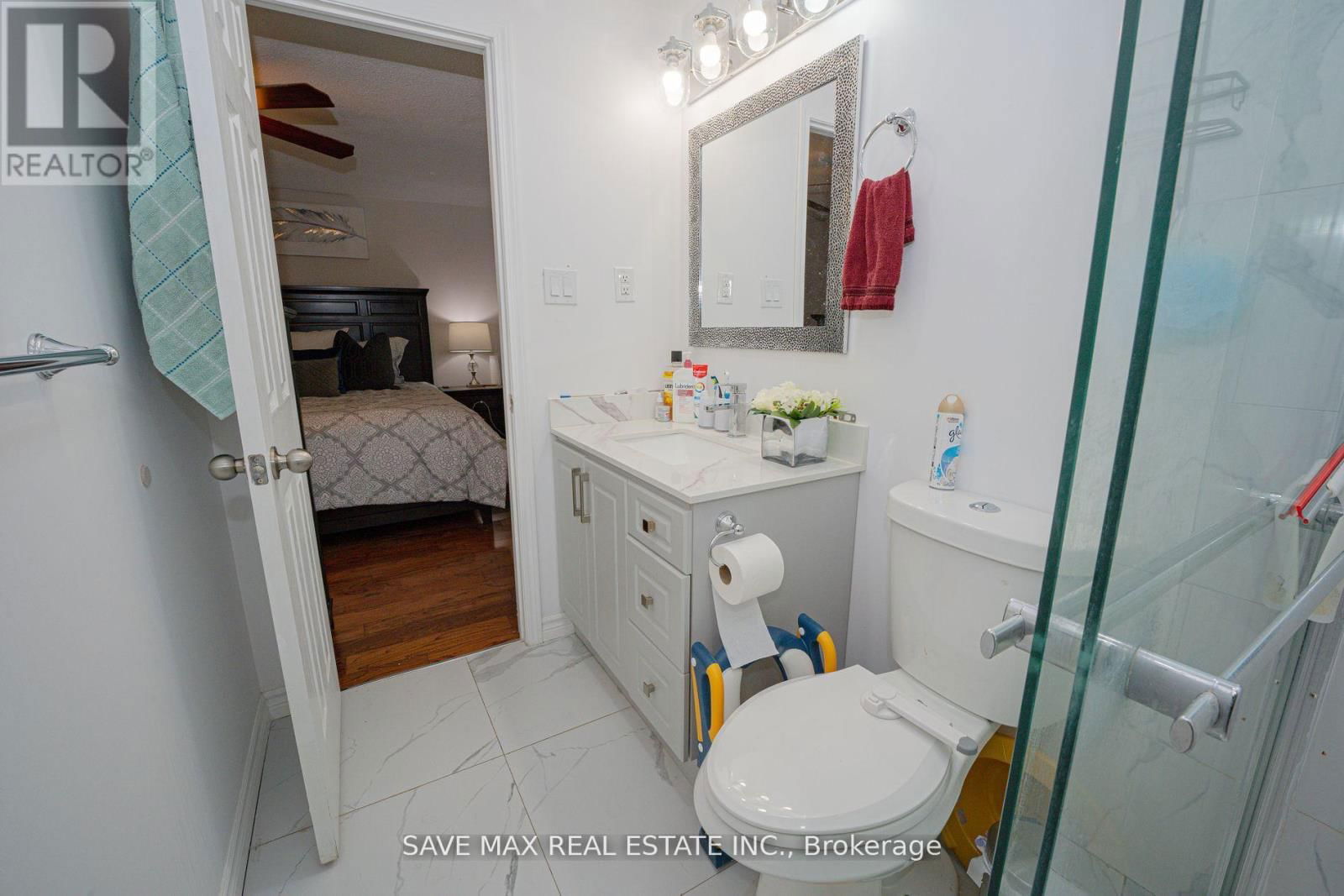 8 JOANNE COURT Image 23
