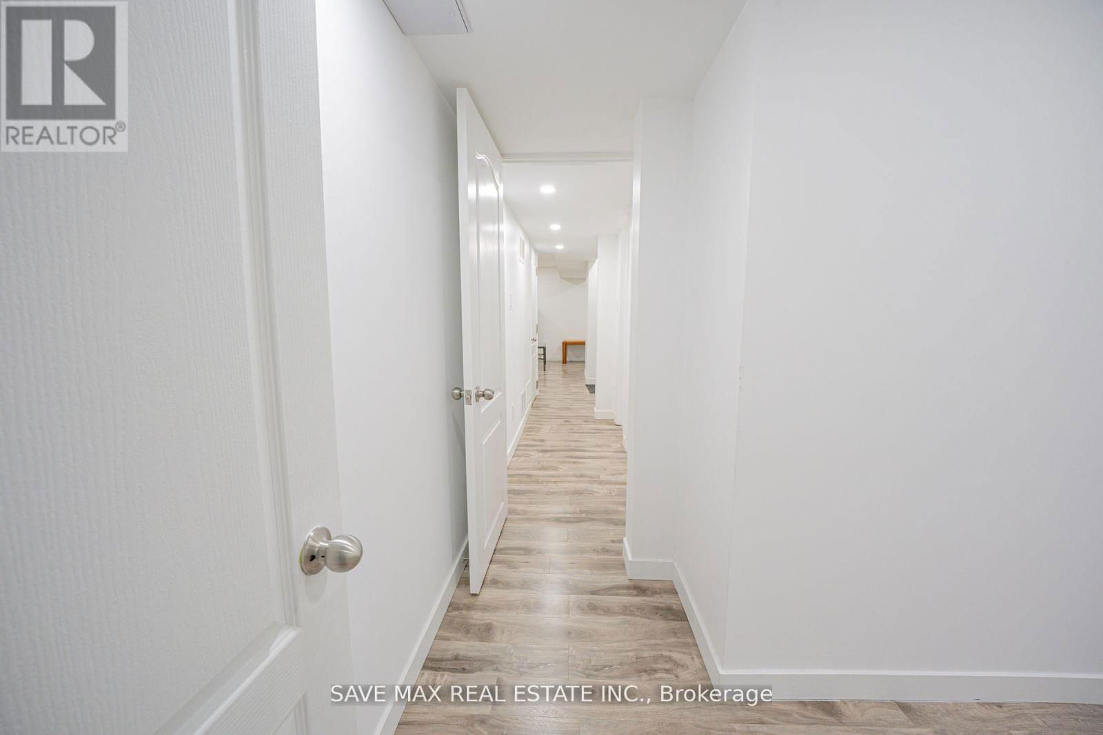 8 JOANNE COURT Image 28