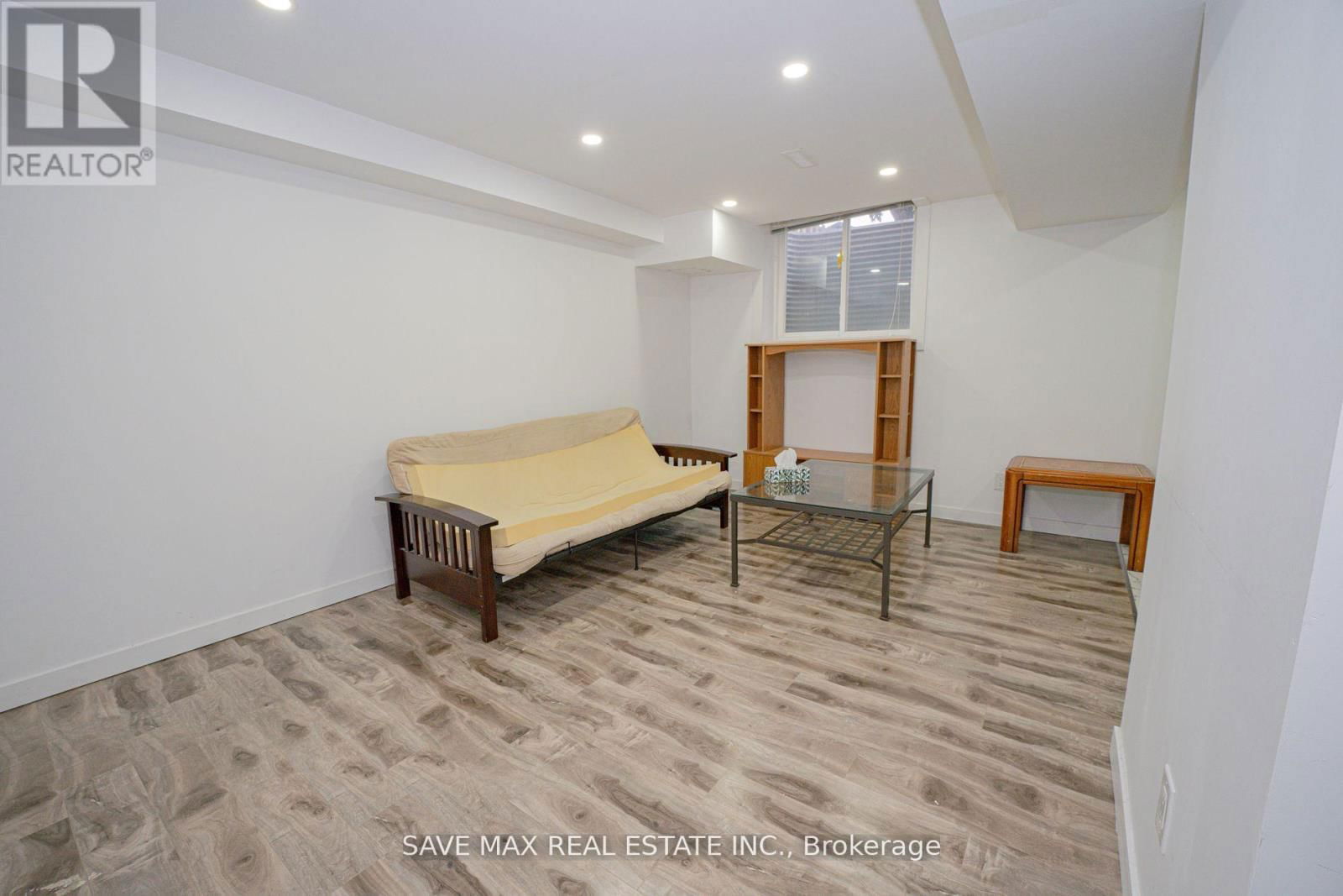 8 JOANNE COURT Image 33