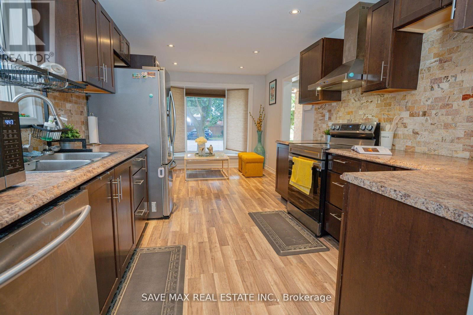 8 JOANNE COURT Image 7