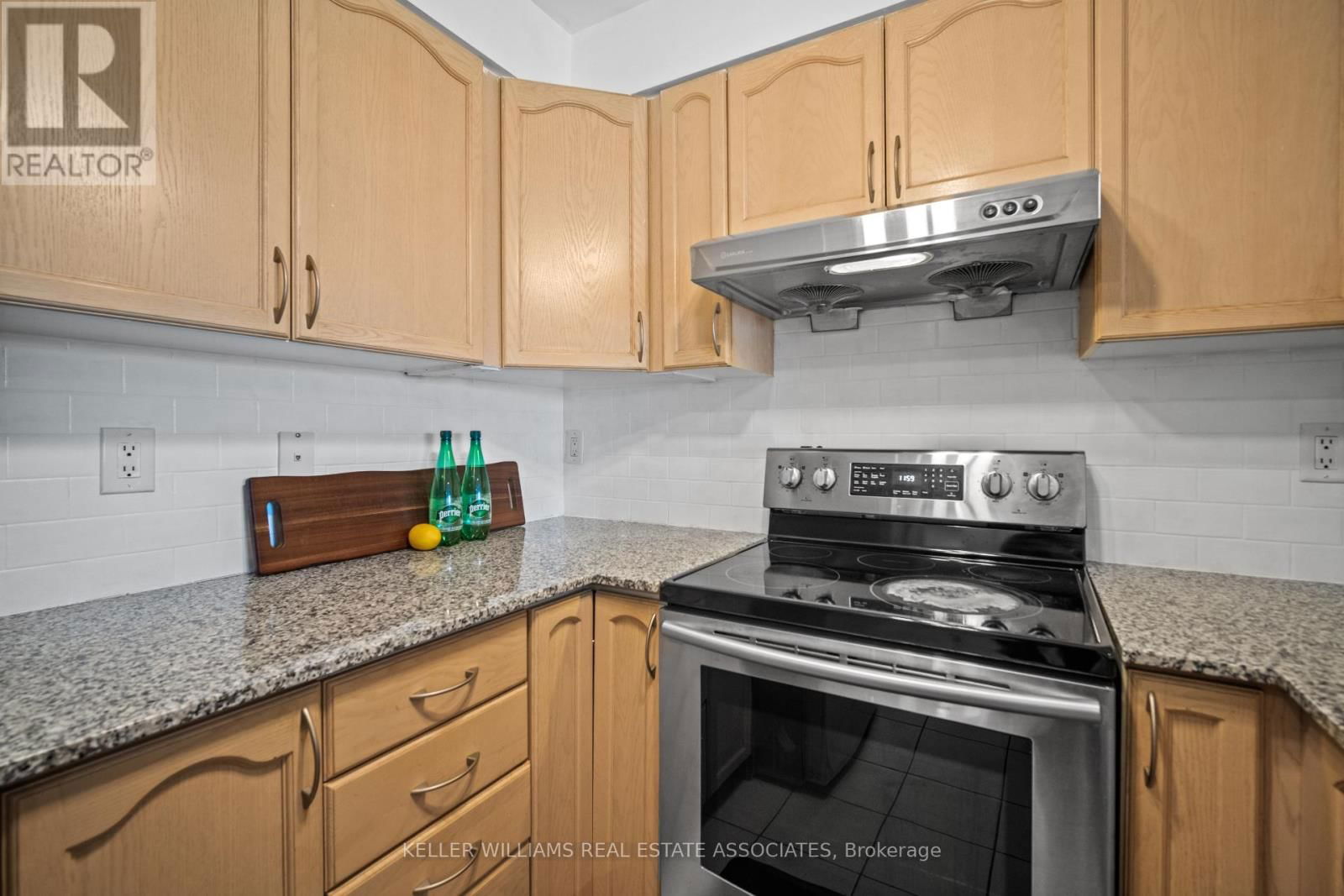 1106 - 8 DAYSPRING CIRCLE Image 3