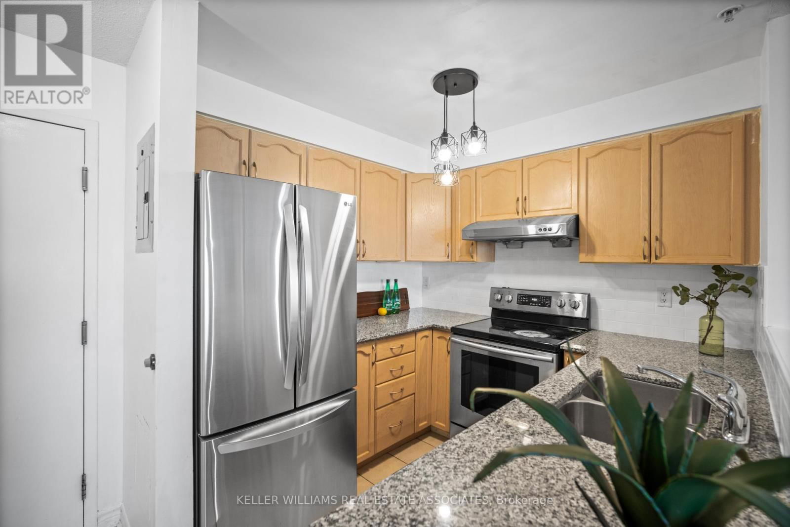 1106 - 8 DAYSPRING CIRCLE Image 7